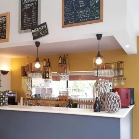 Spacieux 3 Avec Terrasse - Api-1-52-660 *