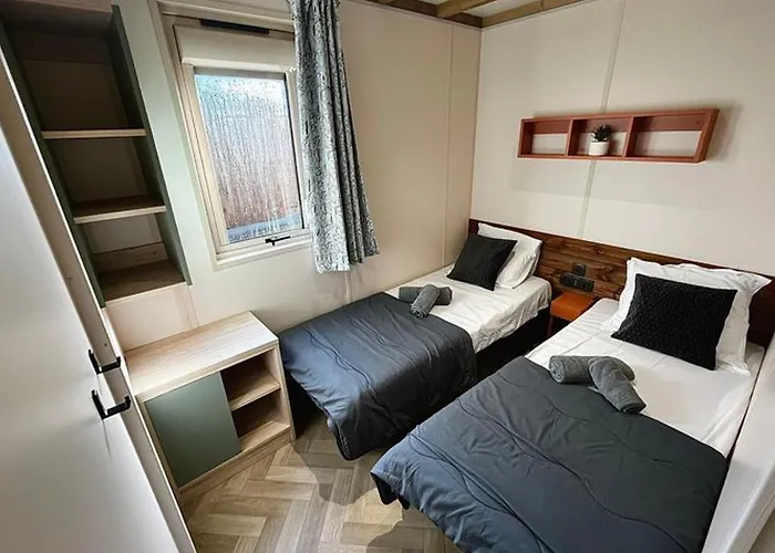 Camping Spacieux 3 Avec Terrasse - Api-1-52-660 *