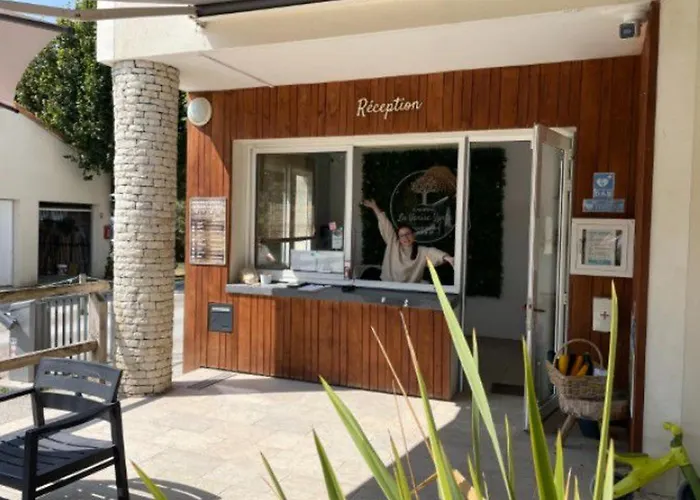 Spacieux 3 Avec Terrasse - Api-1-52-660 *