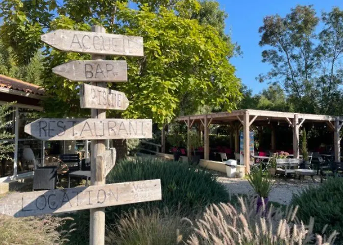 Camping Spacieux 3 Avec Terrasse - Api-1-52-660 *